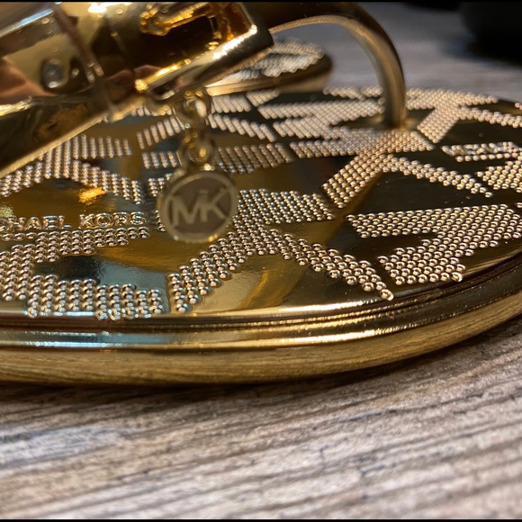 NWT Michael Kors flat sandal thong gold Emory - Picture 3 of 5